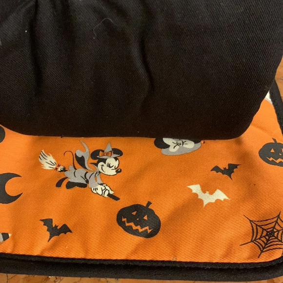 Disney Minnie Mouse Halloween Pot Holder and Oven Mitt Set NEW - Picture 3 of 4